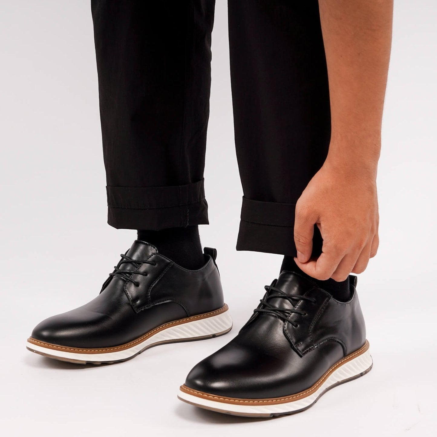 St. James – Zapato de Cuero Auténtico Negro | Punta Redonda, Suela Blanca