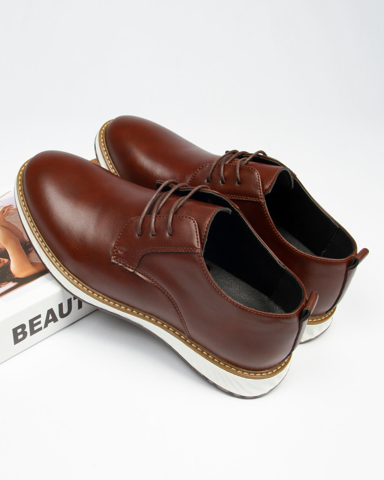 St. James – Zapato de Cuero Auténtico Marrón | Punta Redonda, Suela Blanca